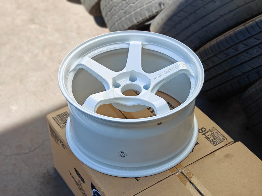 Advan GT Beyond - Racing White