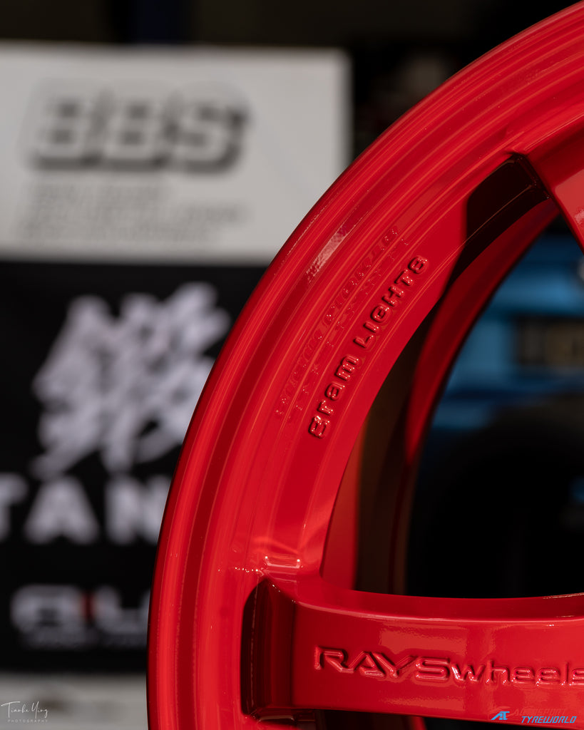 Rays Gram Light 57DR - Milano Red