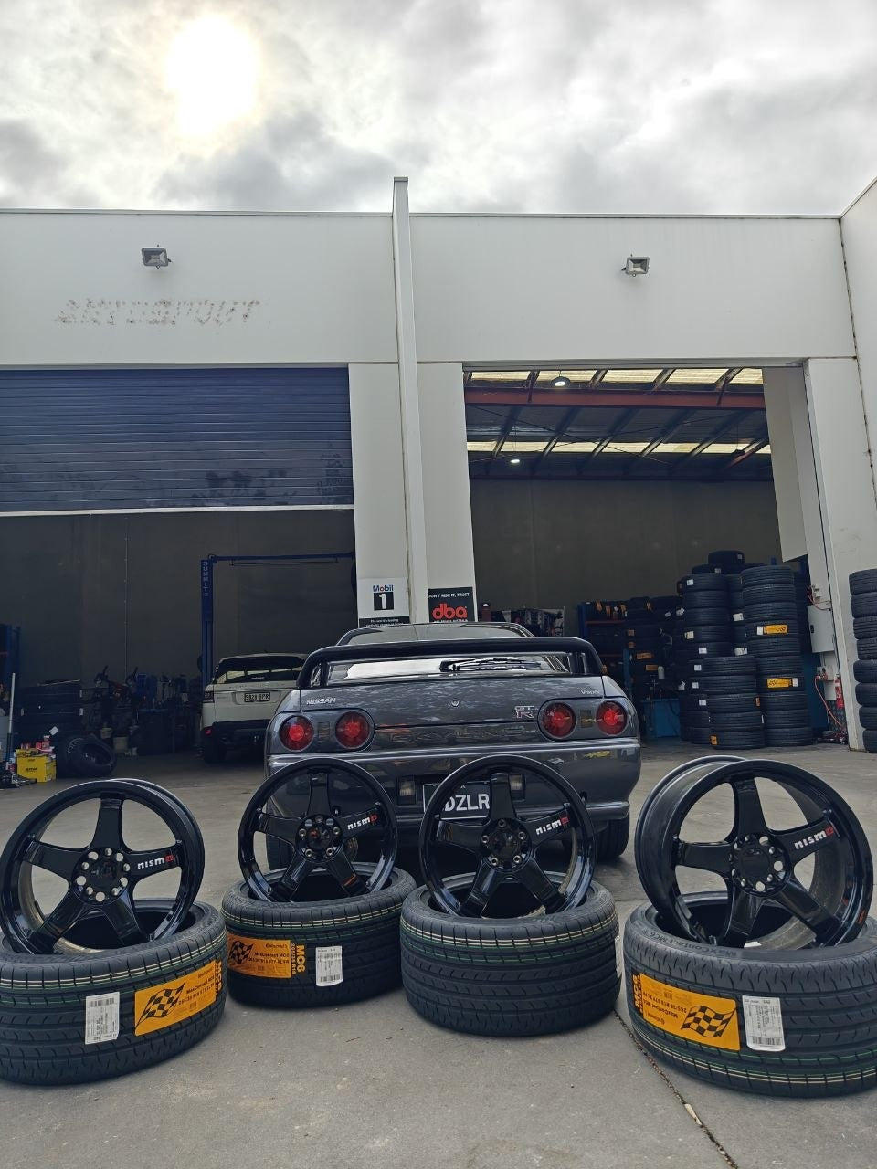 265/35R18 Tyres for Nissan Skyline GT-R R32 LMGT4 Wheels