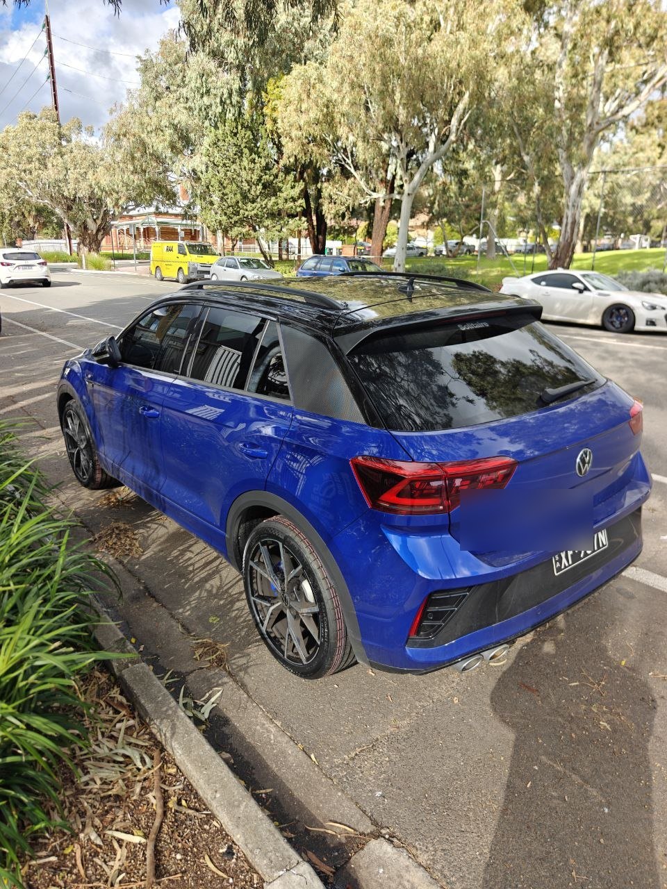 City Performance SUV Tyres for Volkswagen T-Roc R: Continental MC7 in Adelaide
