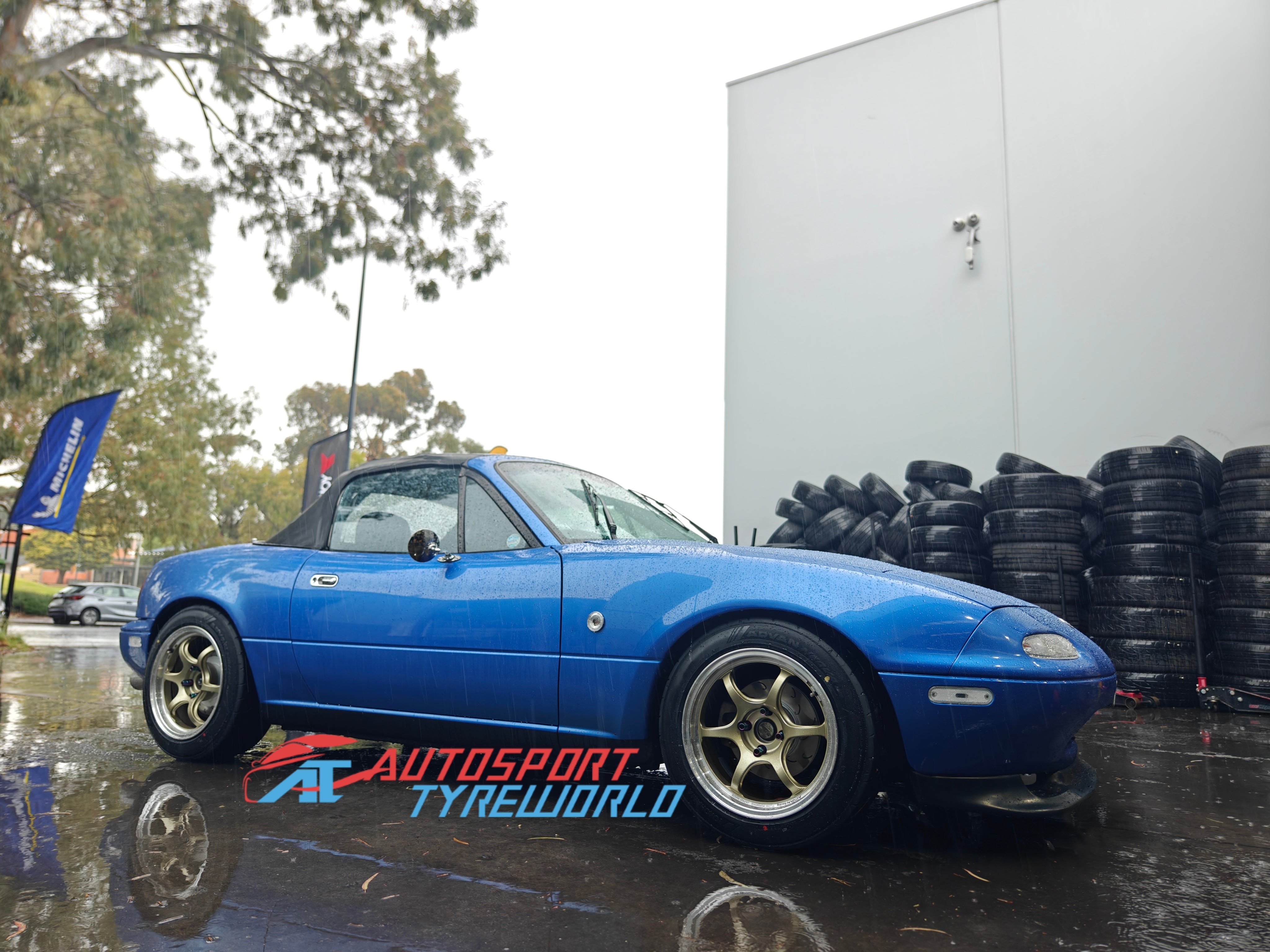 Mazda MX-5 NA with Advan RG-D2 Gold & Yokohama AD09 | Autosport