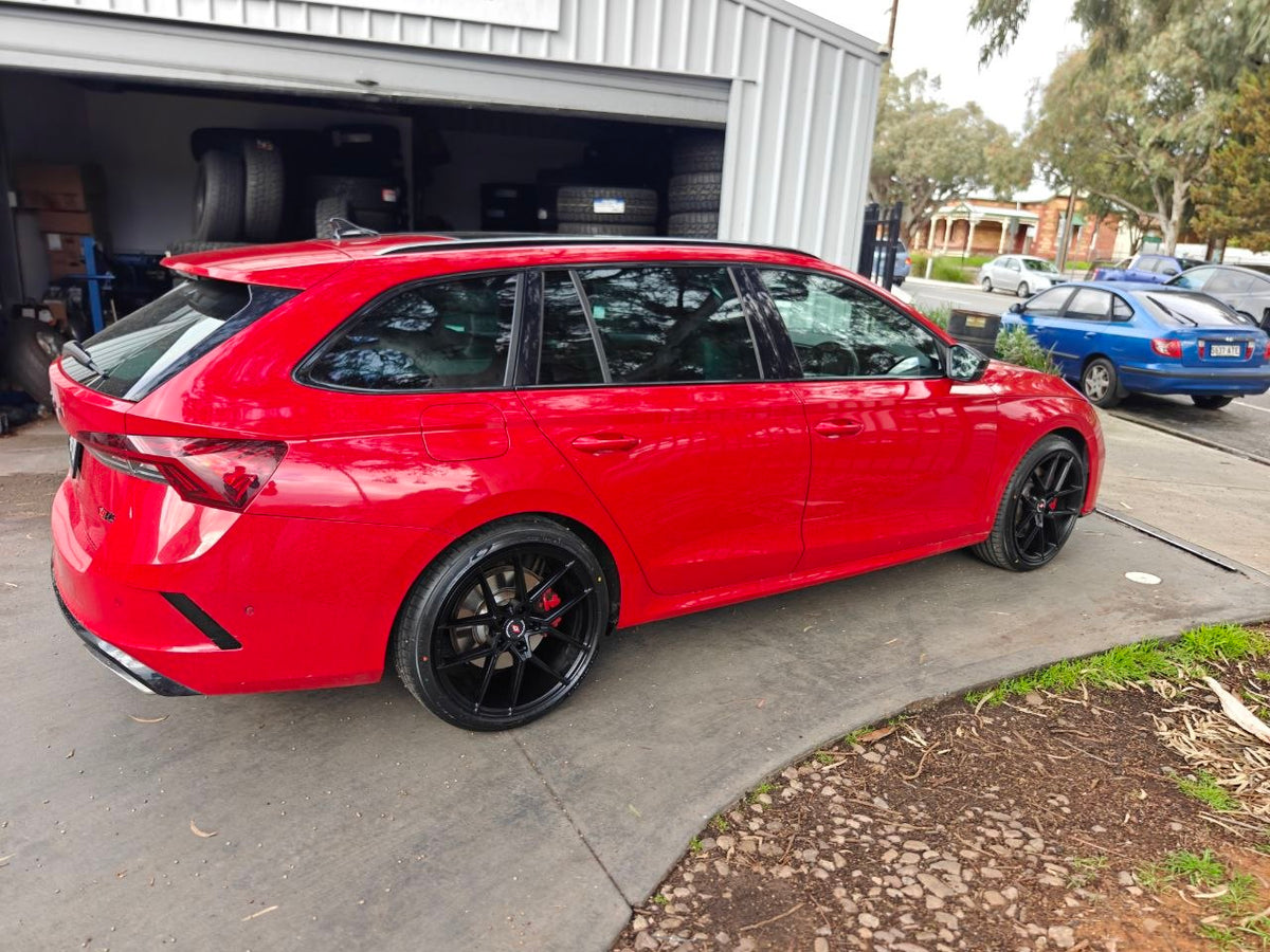Skoda Octavia IV Dunlop BlueResponse TG Inforged IFG39 fitment 3