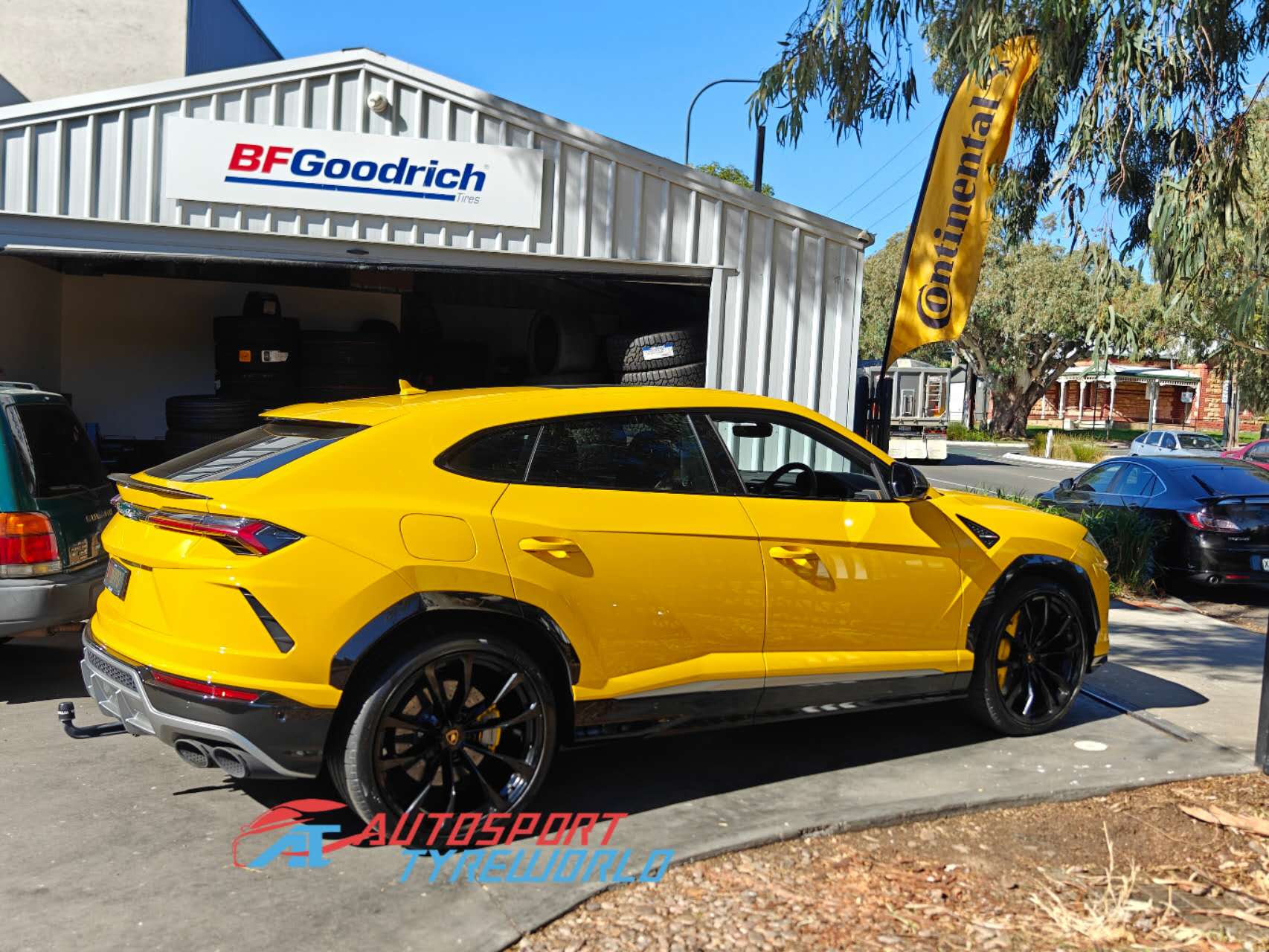 Lamborghini Urus Tyre Replacement Adelaide | 325/30R23 Pirelli P Zero PZ4 (L) Specialist