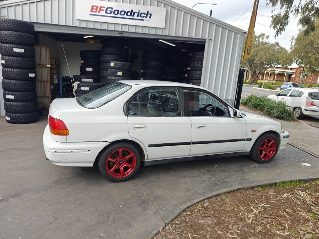 Honda Civic EK Sedan Workshop Case: 195/50R15 Hankook RS4 and Lenso Wheels