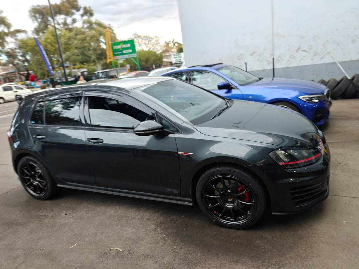 RAYS Volk Racing ZE40 MM 18x8.5 +42 5x112 on VW Golf GTI