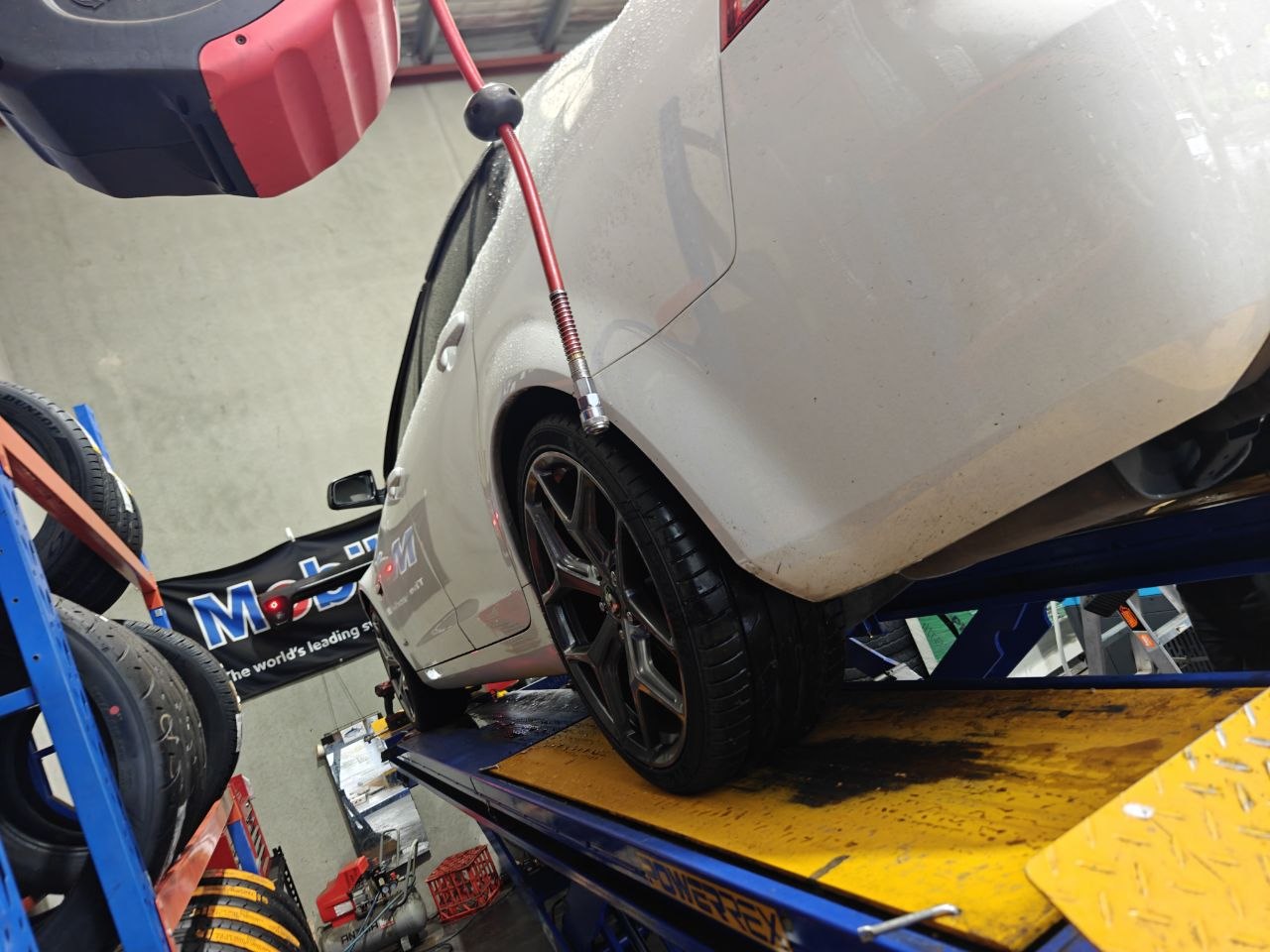 Performance Tyres for Holden VF Commodore Adelaide