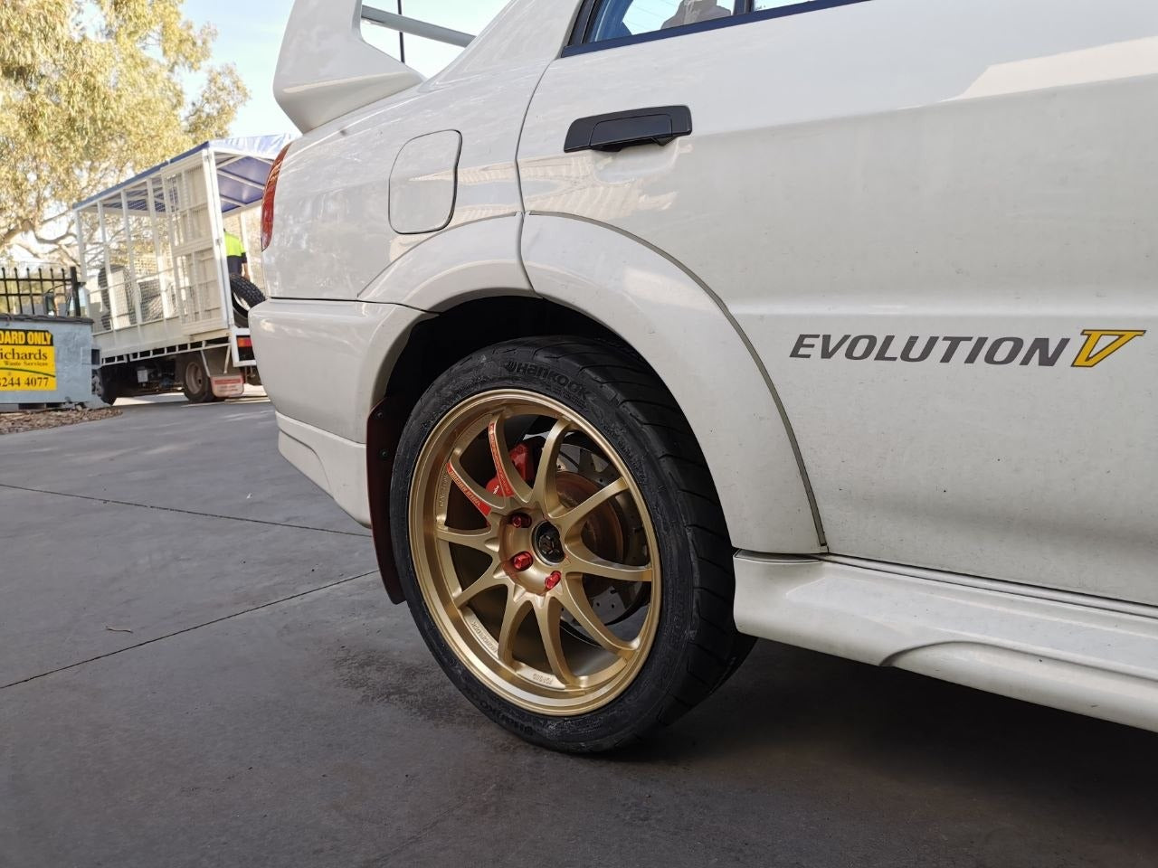 RAYS CE28SL 18x8.5 +35 and 235/40R18 RS4 for Evo 5