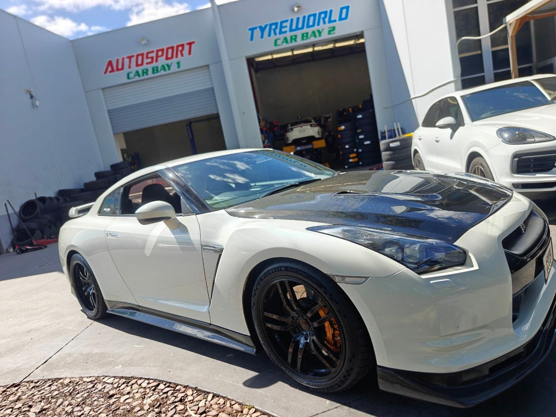 Nissan GT-R R35 Staggered Tyres: 255/40R20 Front and 285/35R20 Rear