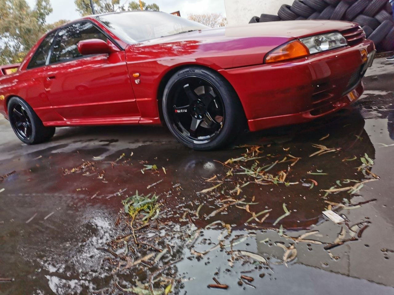R32 GT-R Nismo LMGT4 18x9.5 +12 with 265/35R18 Hankook RS4