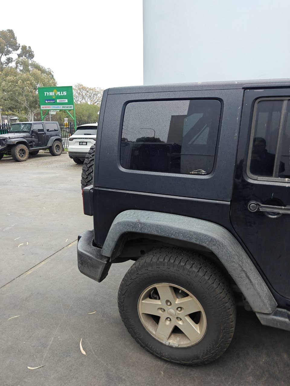 Jeep Wrangler Tyres Adelaide: 265/65R17LT Continental Fitment Guide