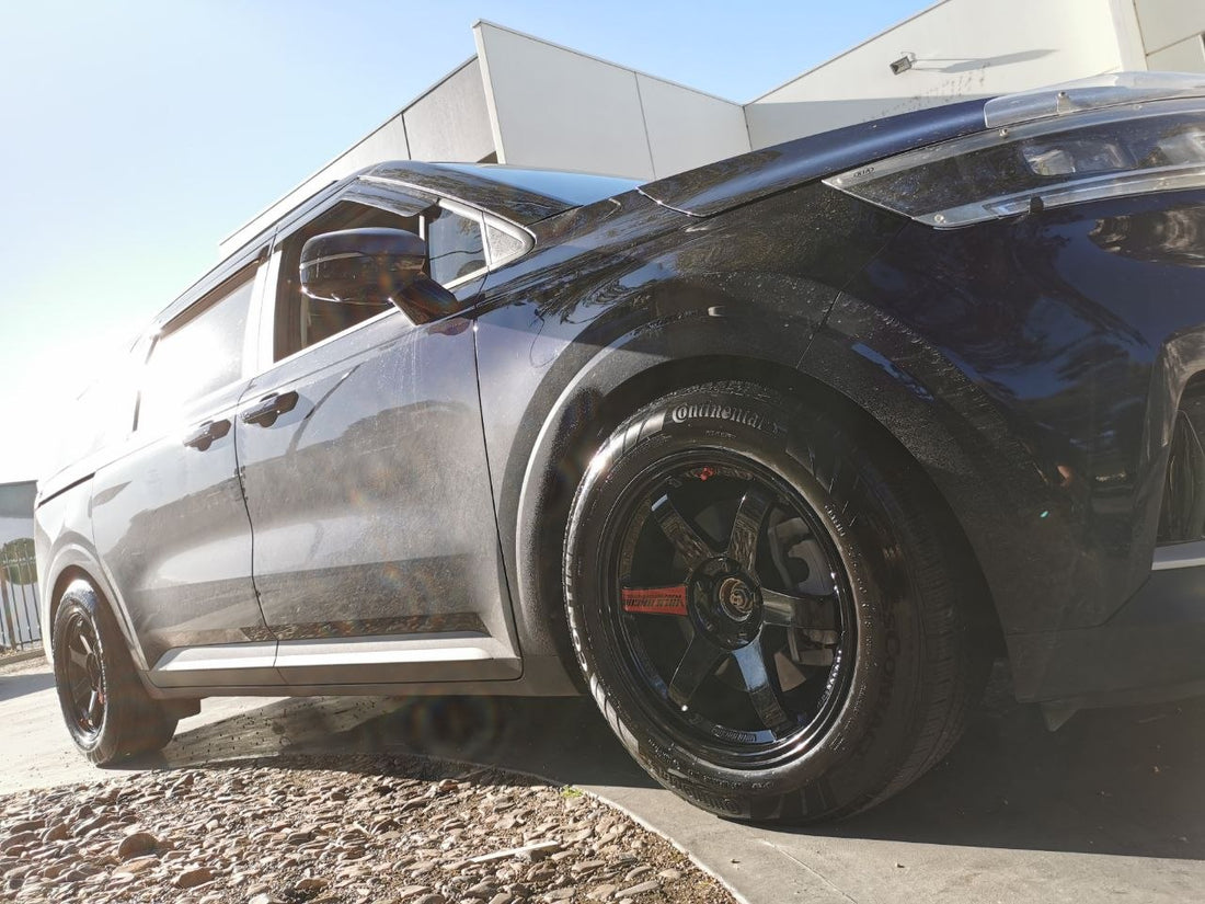 235/60R18 Continental CrossContact for Kia Carnival with TE37SL Wheels
