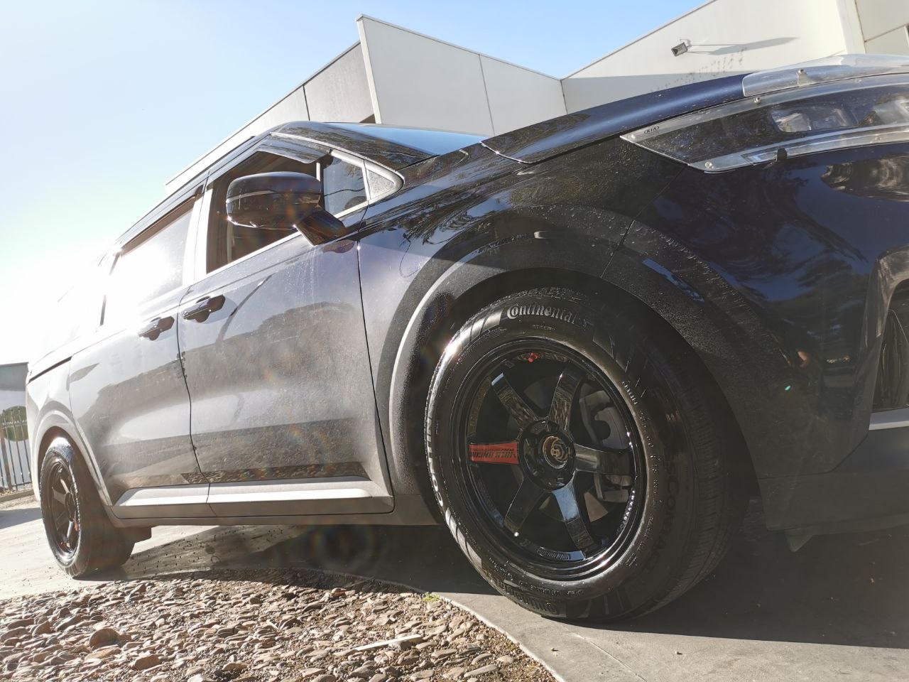 235/60R18 Continental CrossContact for Kia Carnival with TE37SL Wheels