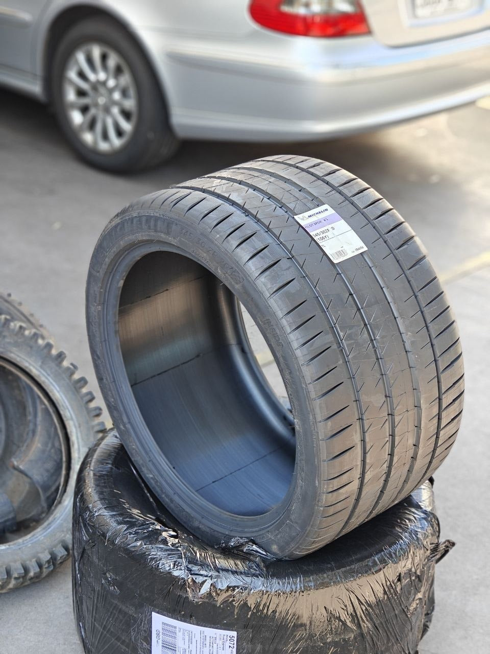 Toyota Hilux 345/30R20 Michelin PS4S Rear Tyre Fitment Adelaide