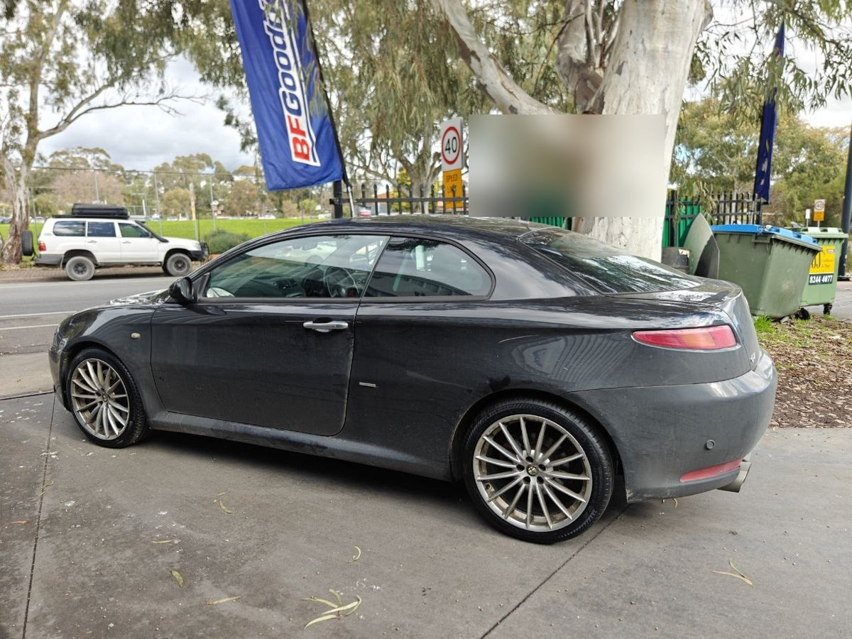 Alfa Romeo GT Coupe Tyre Shop Magill: 225/40R18 Continental UC7