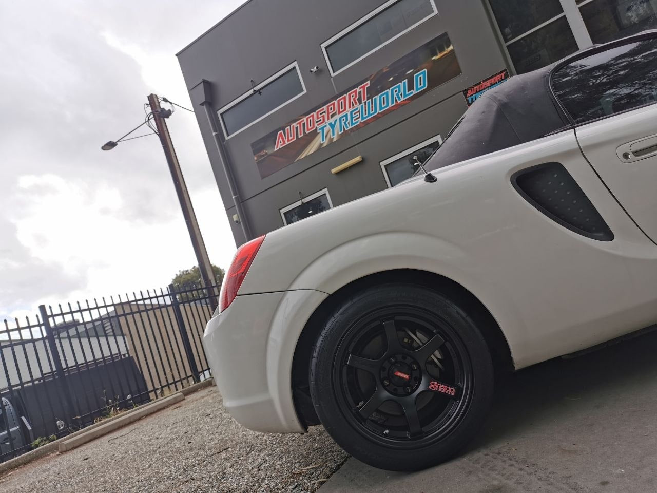 Toyota MR-S RAYS 57DR Rear Fitment and 195/50R15 RS4