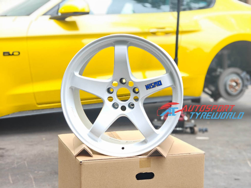 Nismo LMGT4 18" 40th Anniversary (Stock available)