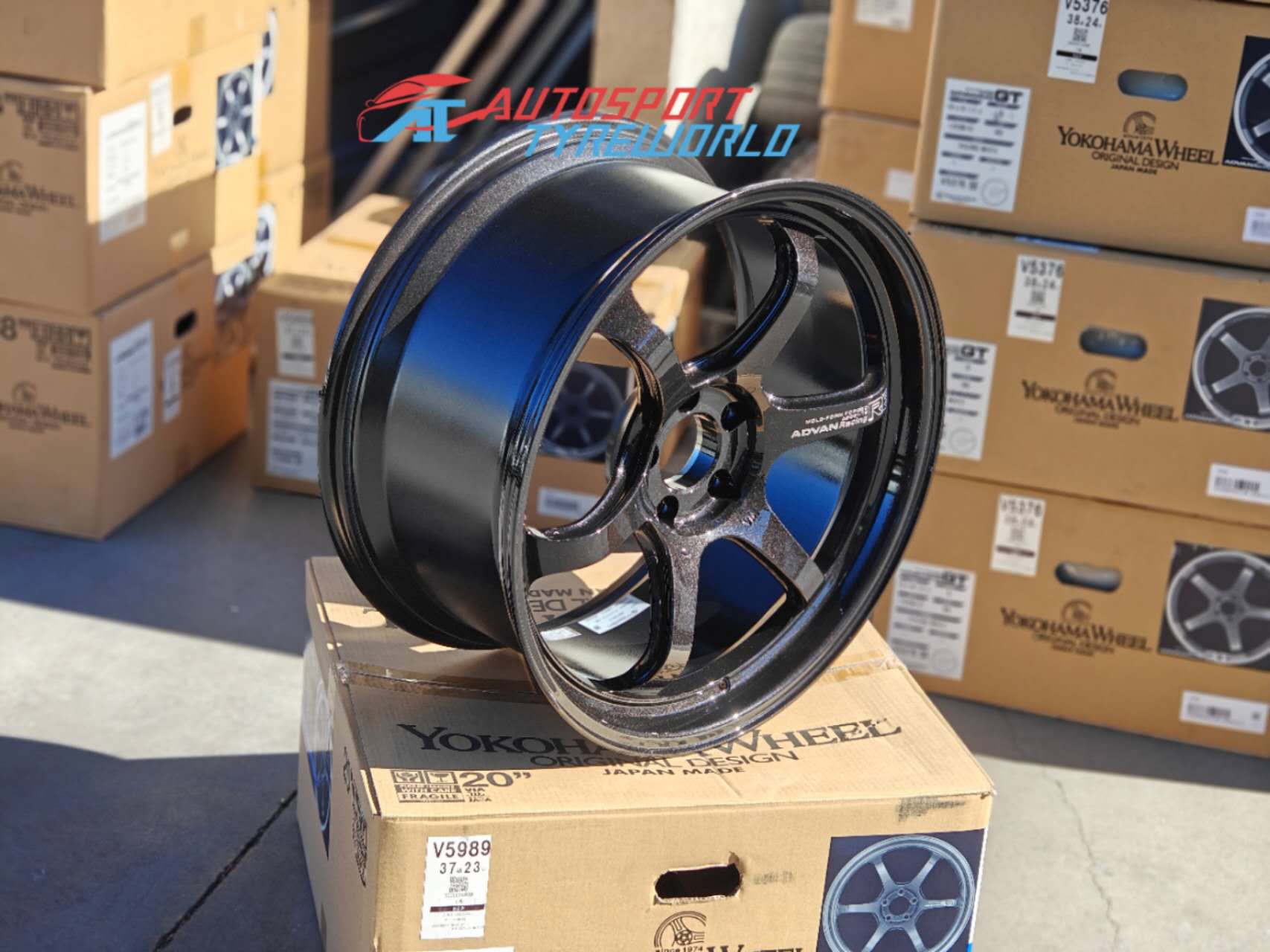 Yokohama Advan Racing R6 20 inch GTR35 -Racing Titanium Black (TBK