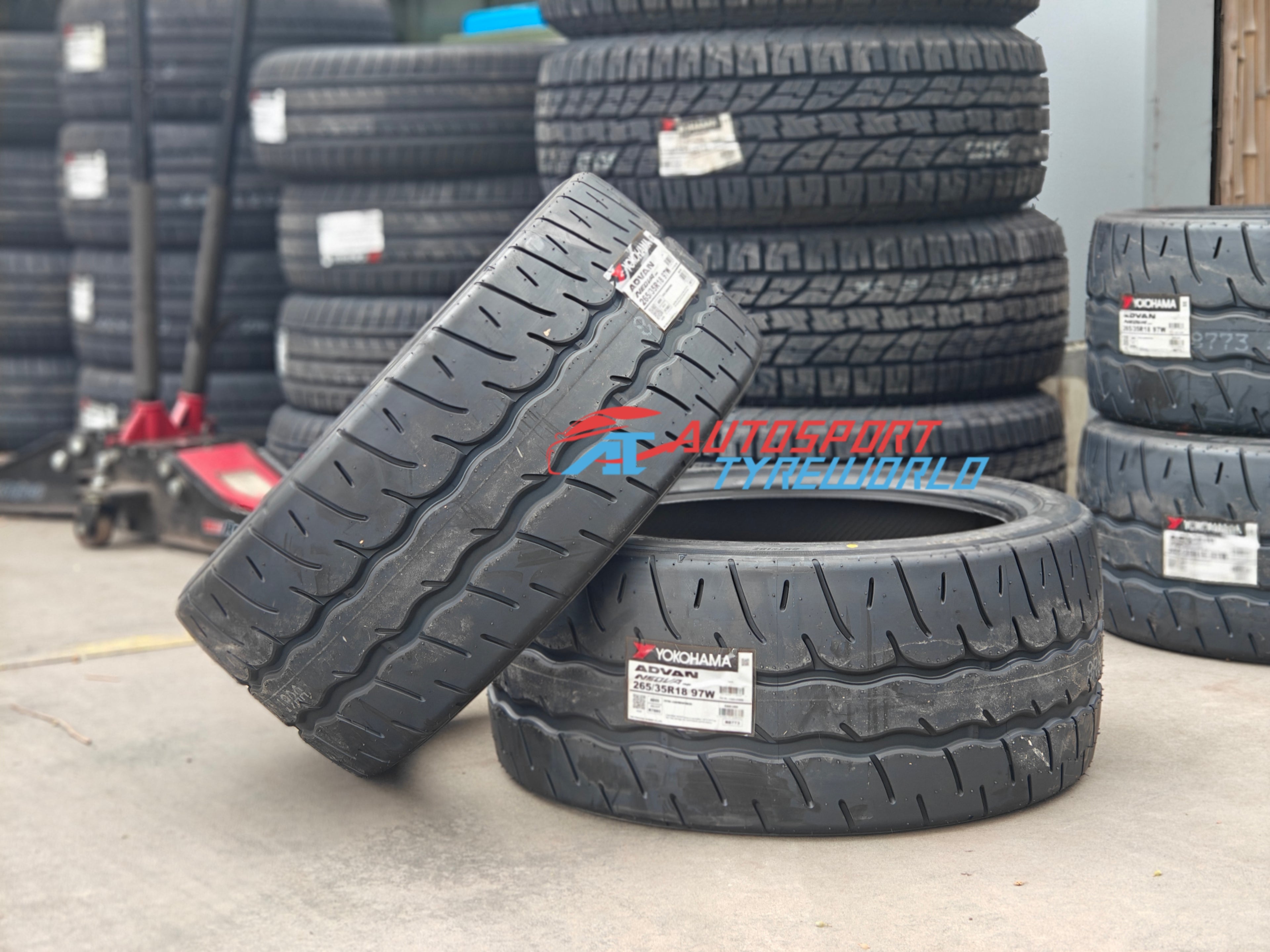 195/55R15 85V Yokohama ADVAN AD09