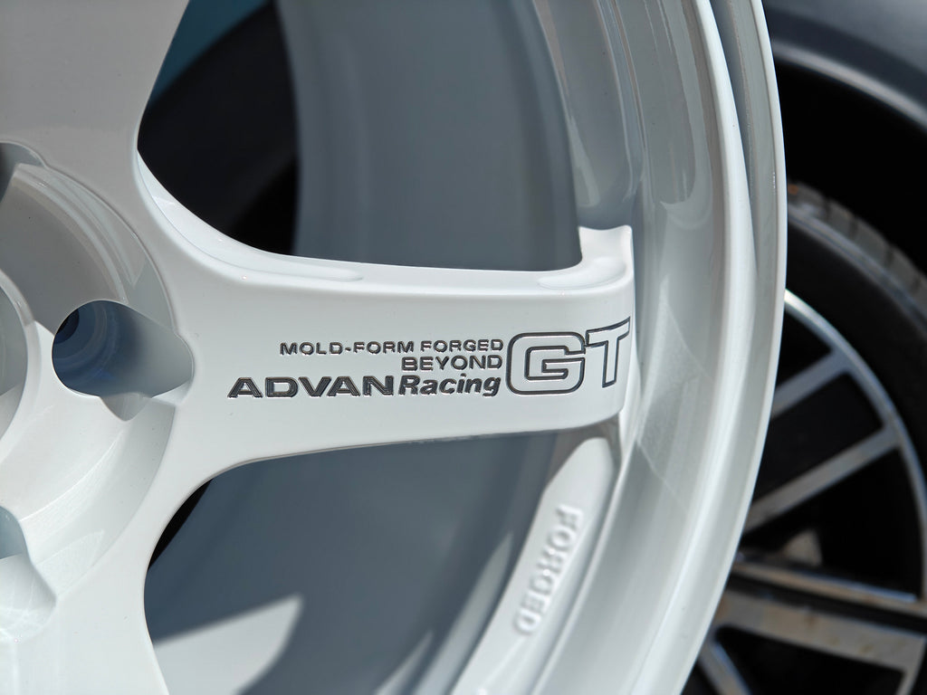 Advan GT Beyond - Racing White