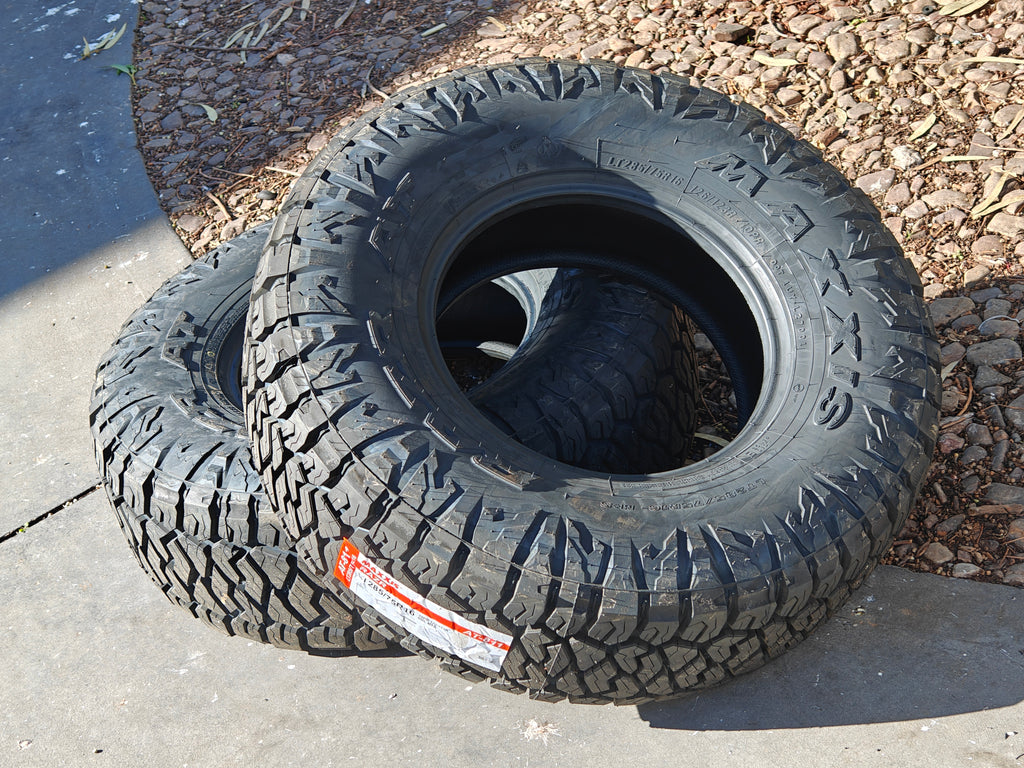 Maxxis RAZR AT811