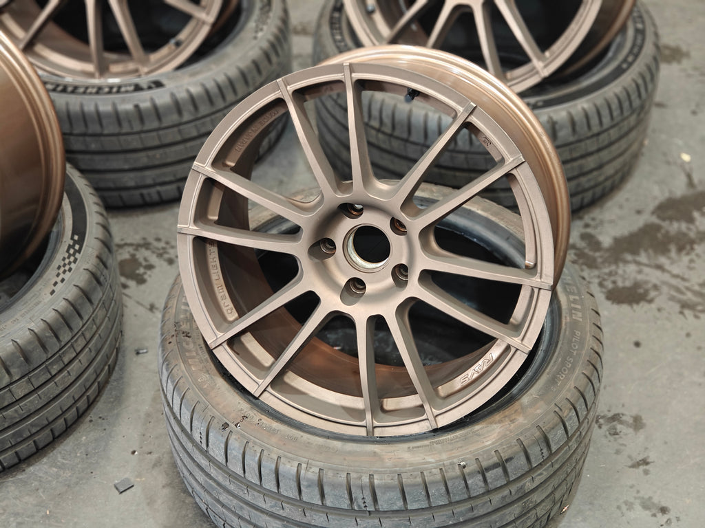 Rays Gram Light 57XR 18X8.5 +38 5X114.3 (Second Hand)