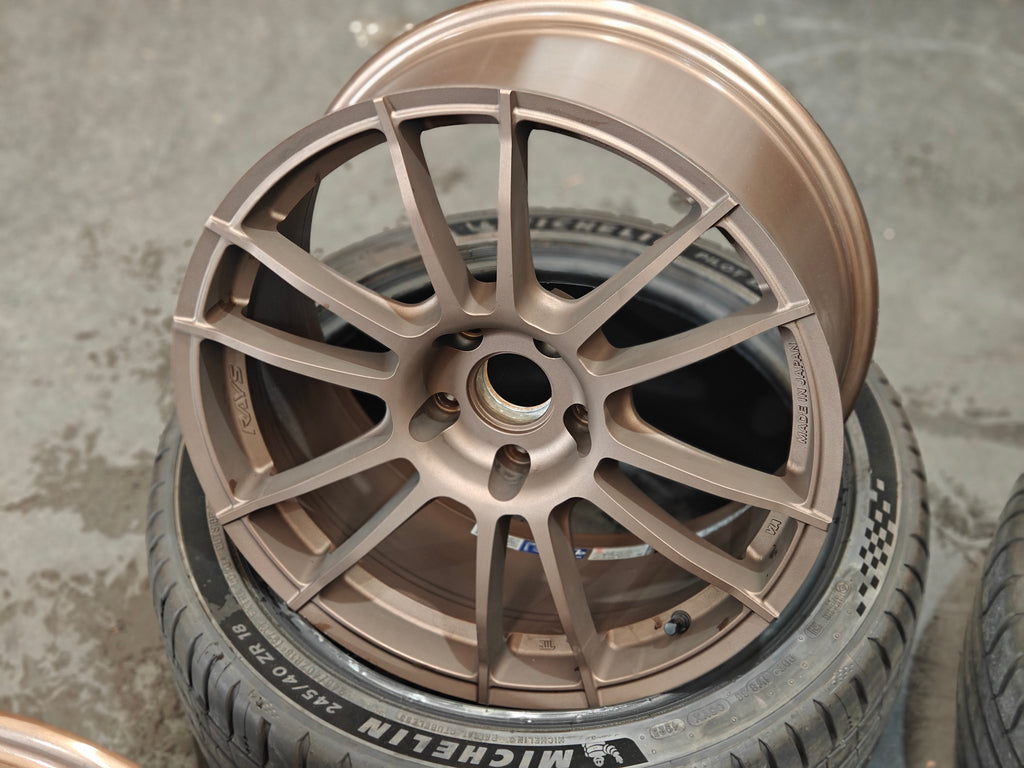 Rays Gram Light 57XR 18X8.5 +38 5X114.3 (Second Hand)