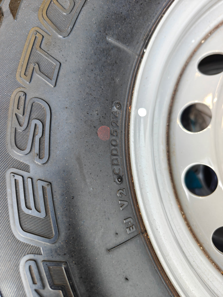 Land Cruiser factory rim and tyres (Second Hand, Nearly New)