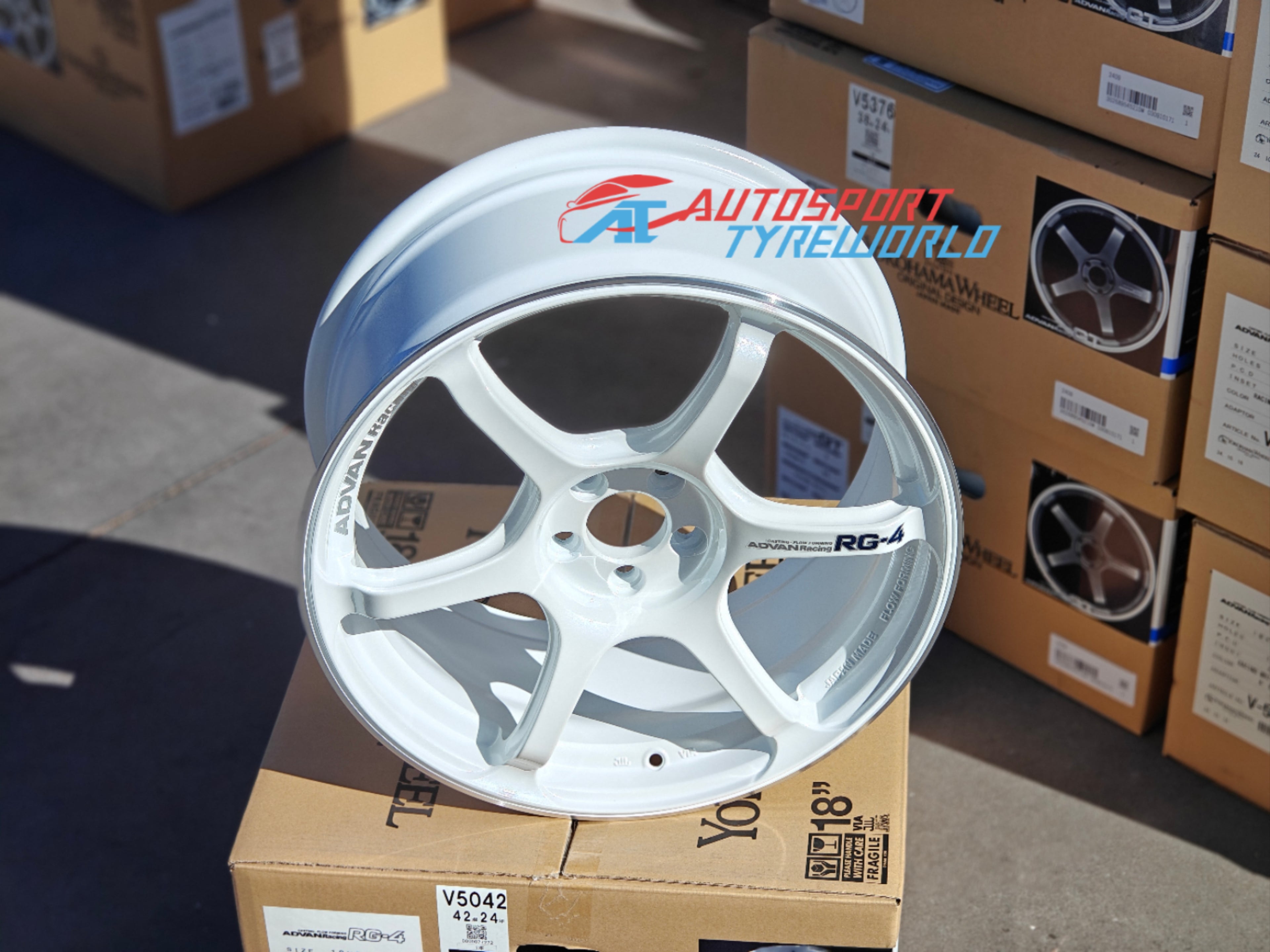 Yokohama Advan Racing RG4 18 inch - Racing White Metallic and Ring (WMR)