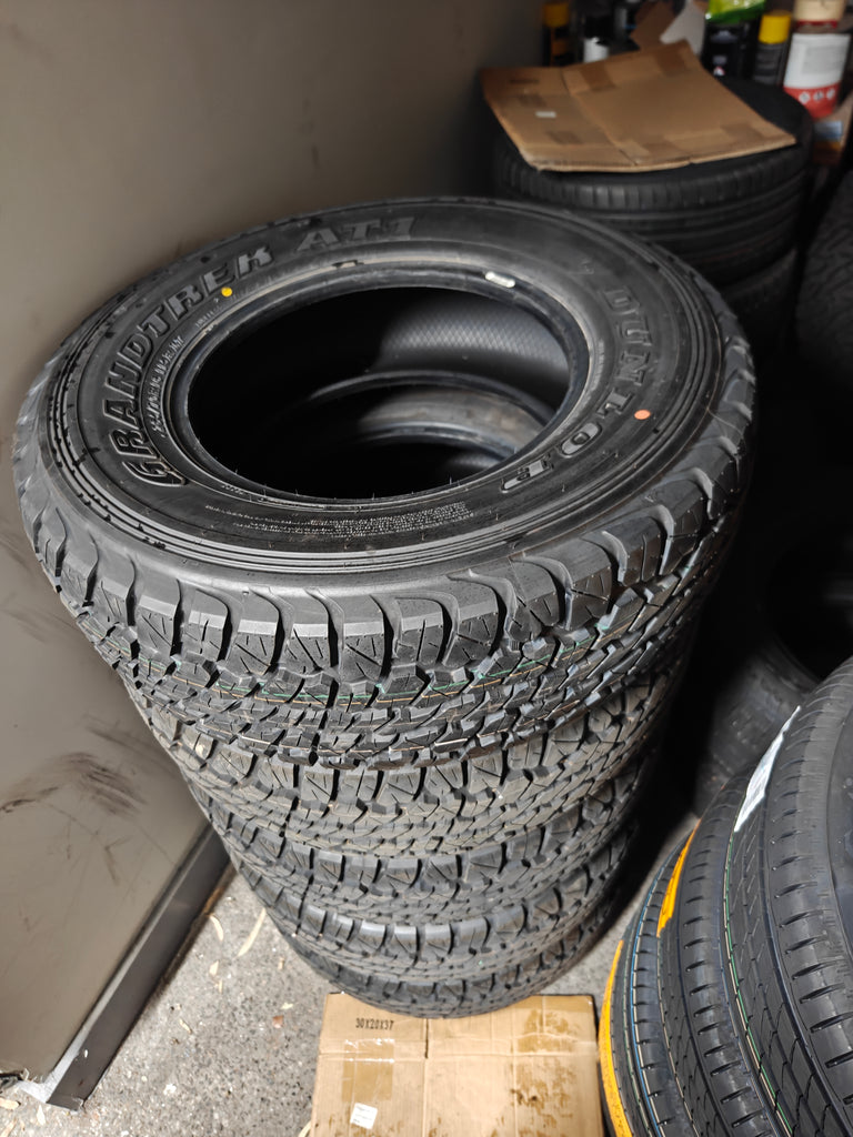 265/70R16 Dunlop AT1 X5 Tyres Second Hand (Nearly New)