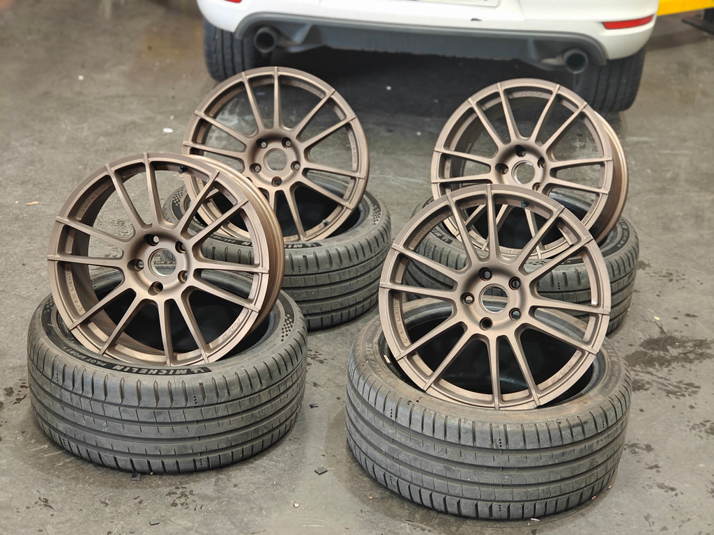 Rays Gram Light 57XR 18X8.5 +38 5X114.3 (Second Hand)