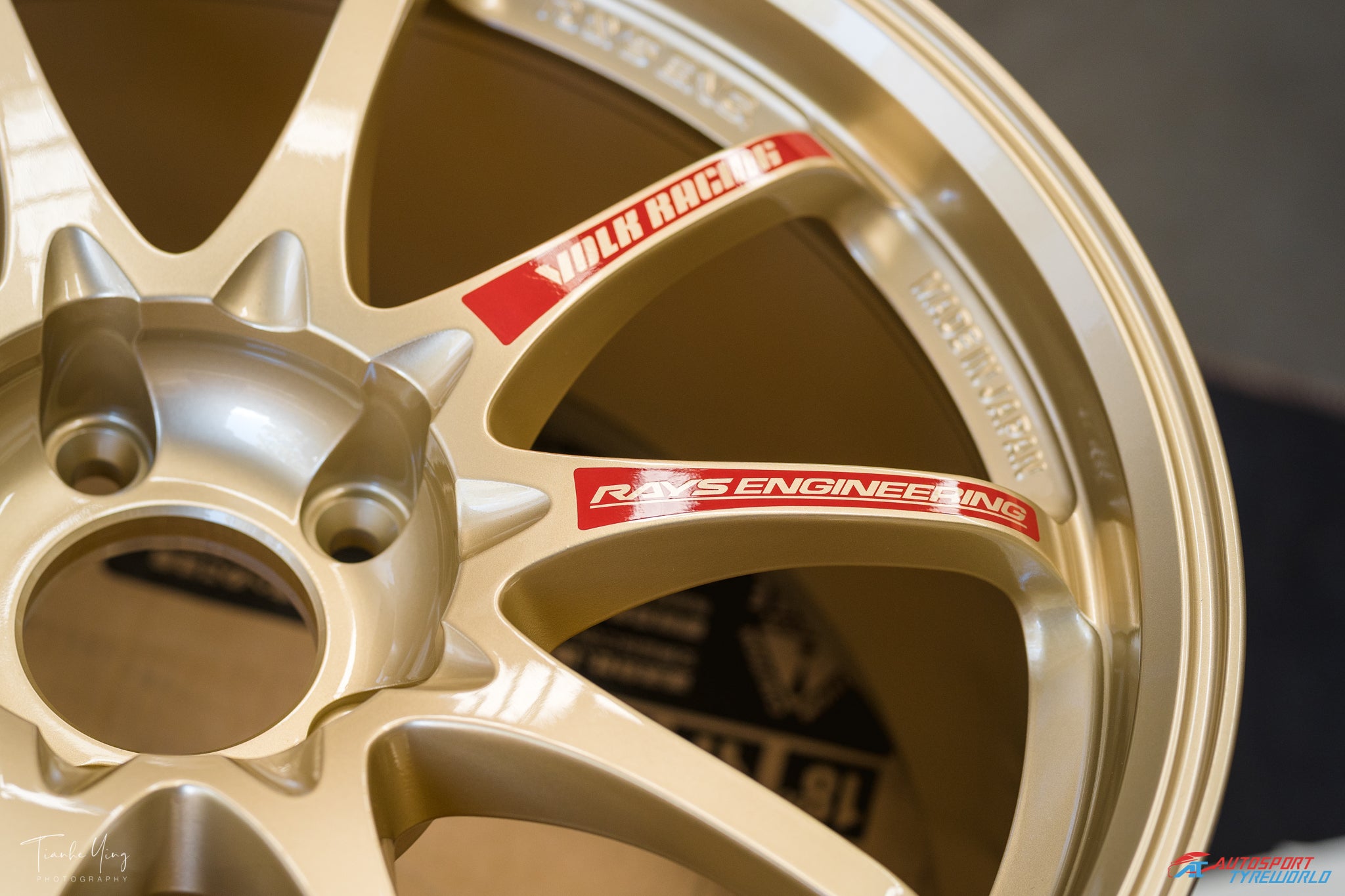 Rays Volk Racing CE28SL - 18X8.5, +35, 5X114.3 - Gold