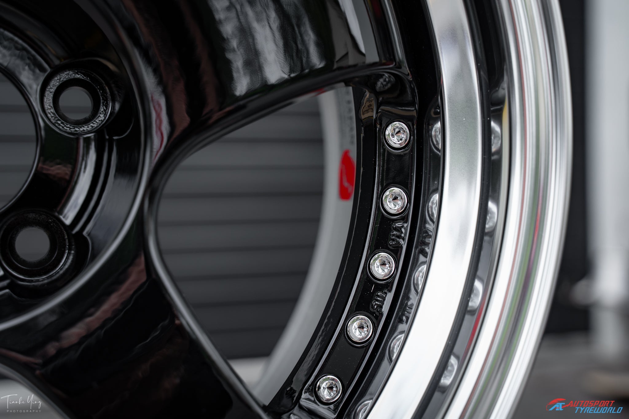 SSR Professor SP1 - 18X9.5, +25, 5X114.3 - Gloss Black