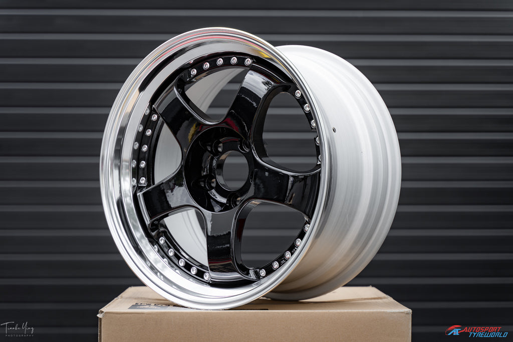 SSR Professor SP1 - 18X9.5, +25, 5X114.3 - Gloss Black